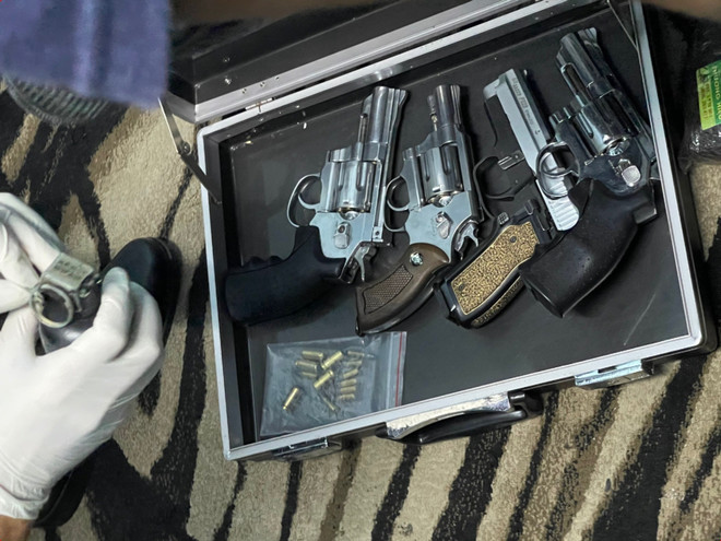 Phát hiện nhóm đối tượng tàng trữ trái phép hơn 13kg ma túy và vũ khí ảnh 2