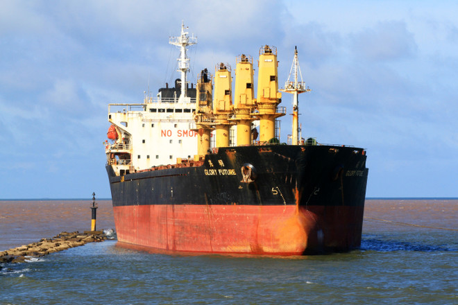 Quảng Trị: Cứu hộ tàu 28.000 tấn mắc cạn ở vùng biển Cửa Việt ảnh 1