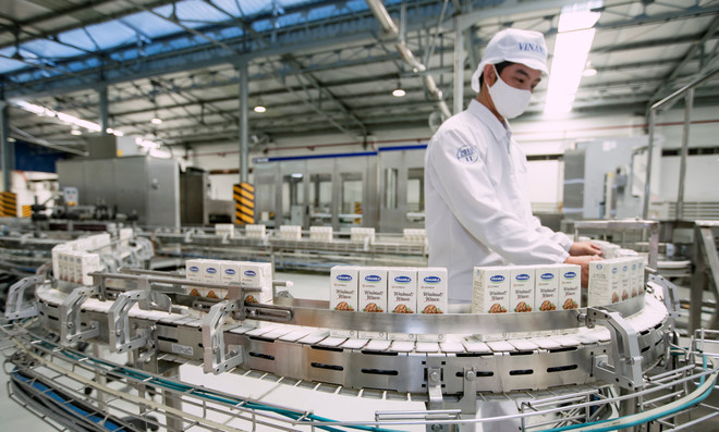 Dây chuyền sản xuất sản phẩm sữa hạt xuất khẩu của Vinamilk. Vinamilk chinh phục Hàn Quốc với hợp đồng trị giá 1,2 triệu USD ảnh 1
