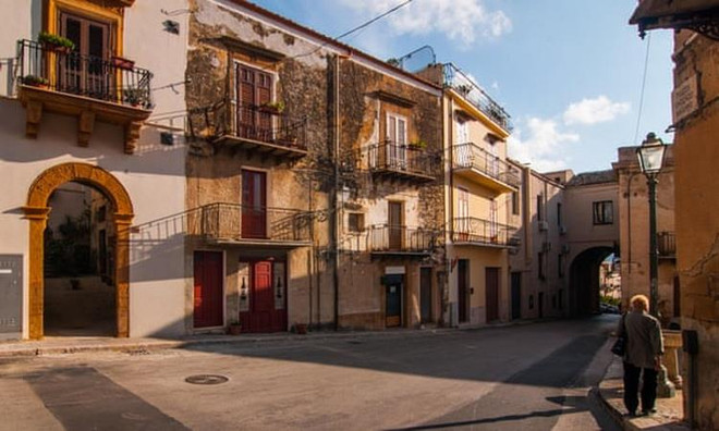 [Video] Italy: Cơ hội mua nhà trên đảo Sicily với giá chỉ từ 1 euro ảnh 1