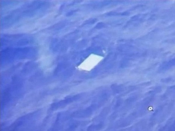 Phát hiện thêm 11 vật thể màu trắng ở phía Tây Perth ảnh 1