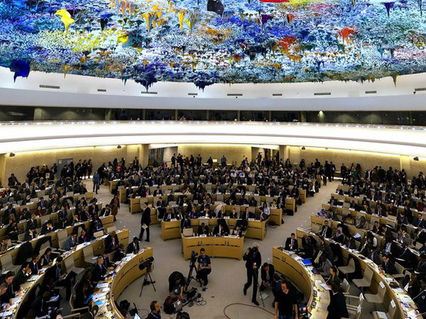 Một phiên họp toàn thể của Hội đồng Nhân quyền Liên hợp quốc. (Nguồn: AFP/TTXVN) Hội đồng Nhân quyền LHQ thông qua nhiều nghị quyết ảnh 1