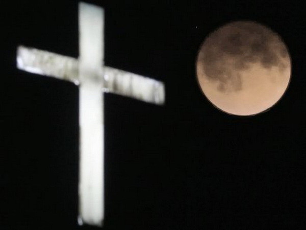 Mục sư Anh tin Siêu Mặt Trăng xuất hiện "báo hiệu Ngày tận thế" ảnh 2