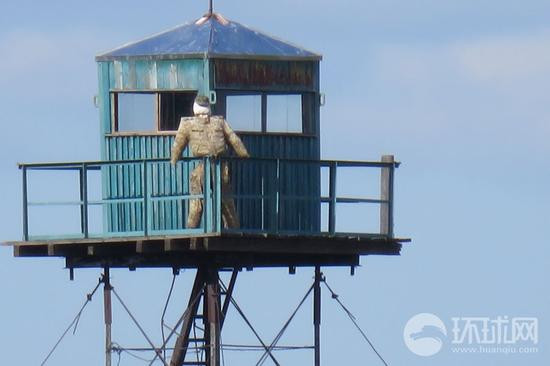 Báo chí Trung Quốc xôn xao vì hình nộm gác biên giới Nga-Trung ảnh 1