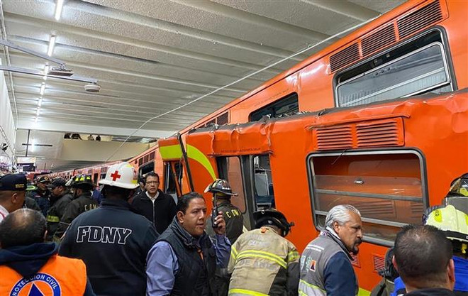 Mexico: Hai tàu điện ngầm va vào nhau làm nhiều người thương vong ảnh 1