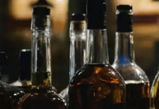 Ấn Độ: 17 người thiệt mạng sau khi tiêu thụ rượu nghi nhiễm độc ảnh 1