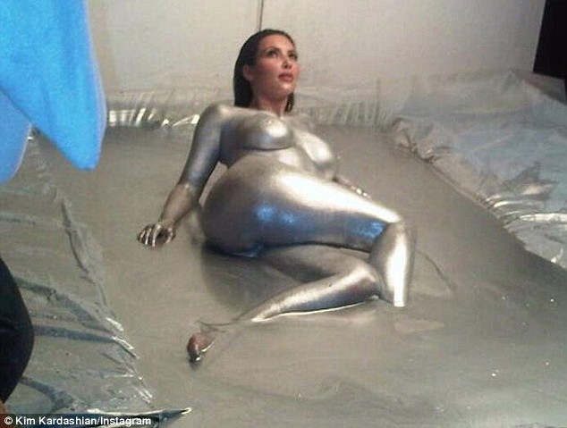 Kim Kardashian gây "sốt" khi đăng ảnh khỏa thân trên Instagram ảnh 1