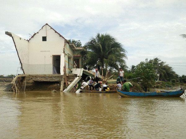 Học sinh bị thiệt hại do lũ lụt ở Bình Định được miễn học phí ảnh 1