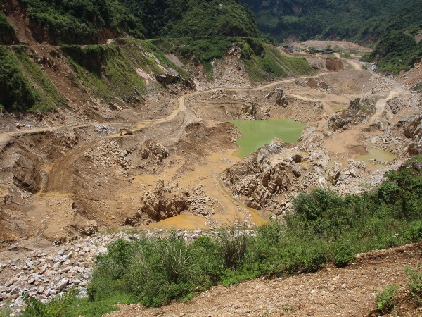"Lời nguyền tài nguyên": Ở đâu có mỏ, nơi đó dân còn đói nghèo ảnh 1