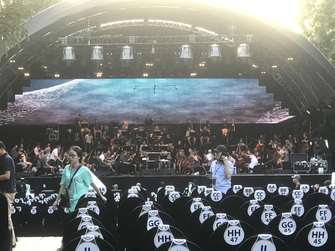 Trải nghiệm lạ với 'kỳ tích' nhạc giao hưởng trong không gian Hồ Gươm ảnh 1