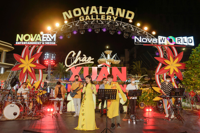 Người Sài Gòn trẩy hội hoa Xuân trong những ngày đầu Năm Mới ảnh 4