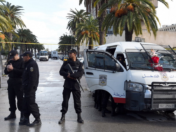 Tunisia dỡ bỏ lệnh giới nghiêm ở thủ đô sau vụ đánh bom xe buýt ảnh 1