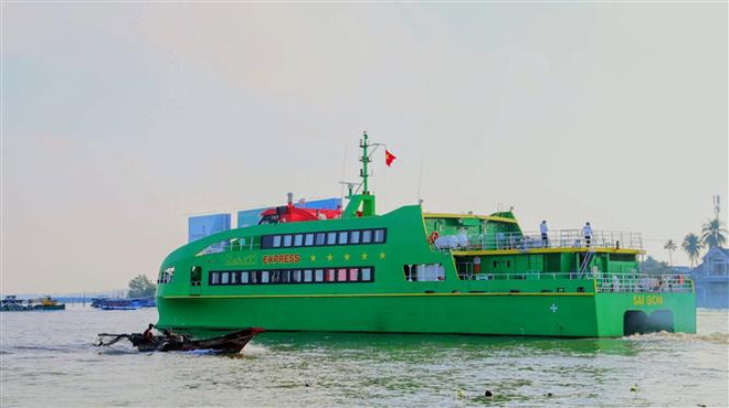 Tàu cao tốc Mai Linh Express khởi hành từ Cần Thơ đi Côn Đảo ngày 19/2. (Ảnh: TTXVN phát) Tàu cao tốc Cần Thơ-Côn Đảo hoạt động sau 9 tháng tạm dừng vì COVID-19 ảnh 1