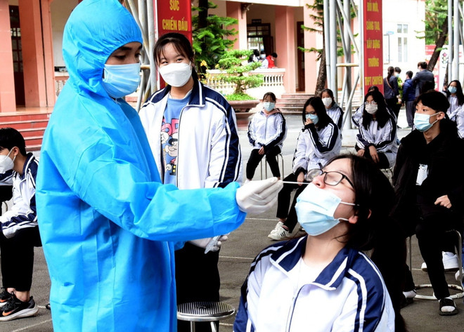 Việc xử lý F0, F1 trong các lớp học tại Thanh Hóa hiện vẫn còn nhiều lúng túng. (Ảnh minh họa: Quang Cường/TTXVN) Thanh Hóa: Lúng túng xử lý khi phát hiện các ca F0, F1 trong lớp học ảnh 1