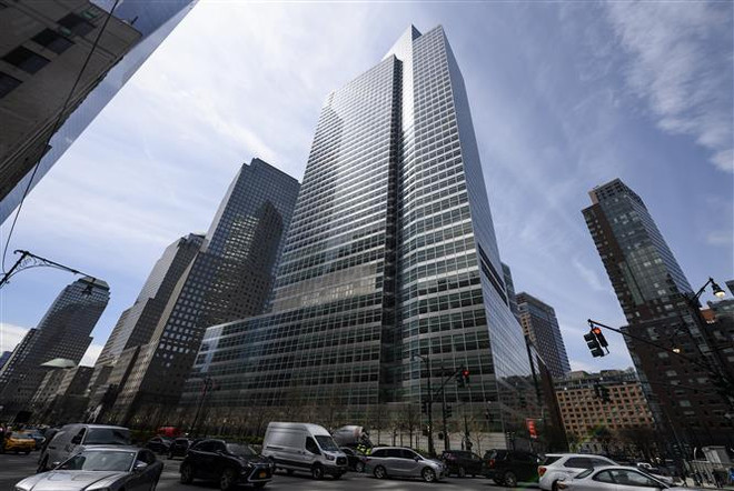 Trụ sở ngân hàng Goldman Sachs ở New York, Mỹ. (Ảnh: AFP/TTXVN) Tình hình dịch bệnh ngày 15/4: Thế giới vượt mốc 2 triệu ca nhiễm ảnh 1