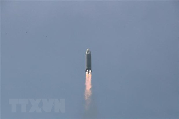Hàn Quốc: Triều Tiên phóng tên lửa đạn đạo không xác định ra biển ảnh 1