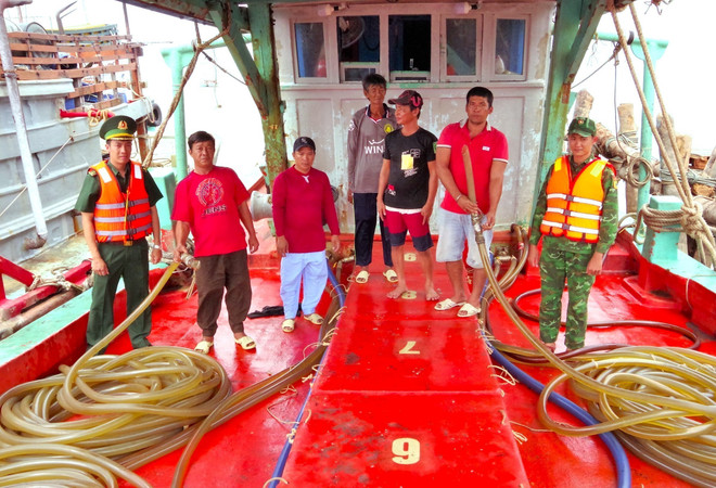 Cà Mau: Phát hiện tàu cá vận chuyển trái phép hơn 20.000 lít dầu DO ảnh 1