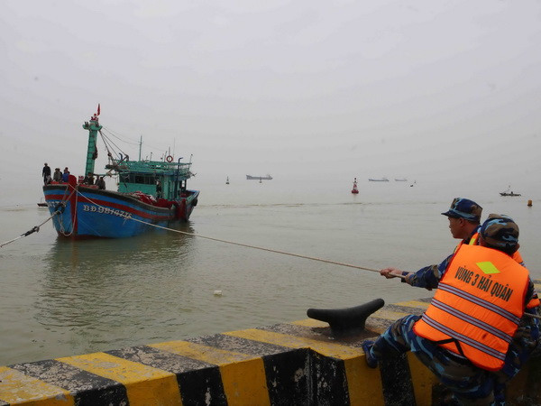 Đà Nẵng: Cứu nạn các thuyền viên trên 2 tàu cá bị sự cố trên biển ảnh 2
