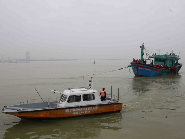 Đà Nẵng: Cứu nạn các thuyền viên trên 2 tàu cá bị sự cố trên biển ảnh 1