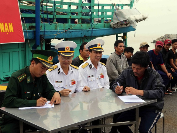 Đà Nẵng: Cứu nạn các thuyền viên trên 2 tàu cá bị sự cố trên biển ảnh 3