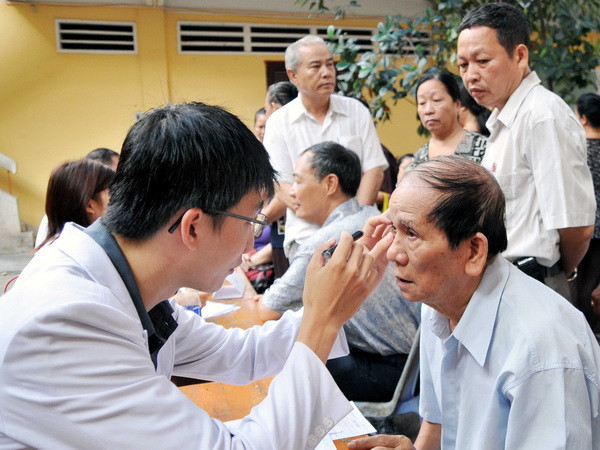 Việt Nam đối mặt thách thức dân số già khi kinh tế chưa phát triển ảnh 1