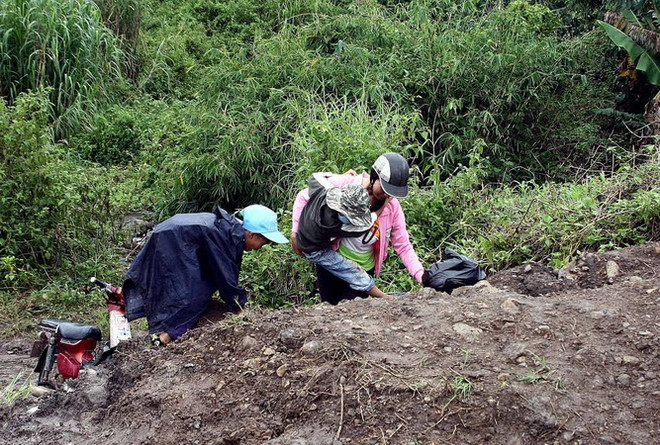 [Photo] Lại tái diễn trượt lở đất nghiêm trọng tại Di Linh ảnh 4