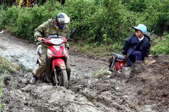 [Photo] Lại tái diễn trượt lở đất nghiêm trọng tại Di Linh ảnh 3