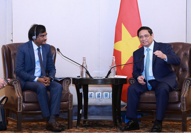 Thủ tướng Phạm Minh Chính tiếp ông P. Ramesh Babu, Chủ tịch, Giám đốc điều hành Tập đoàn dược phẩm SMS Pharmaceuticals. (Ảnh: Dương Giang/TTXVN) TTXVN_3107Thutuong6.jpg