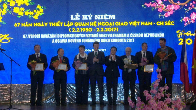 Kỷ niệm 67 năm quan hệ Việt-Séc và đón Tết Đinh Dậu tại Praha ảnh 1