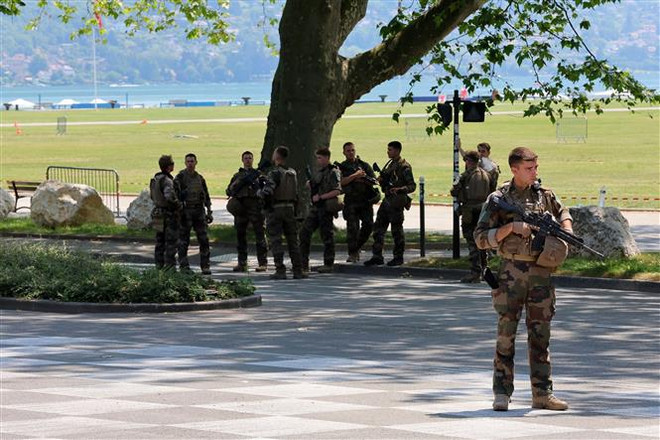 Vụ đâm dao ở Pháp: Nghi phạm tấn công ngẫu nhiên người đi đường ảnh 1