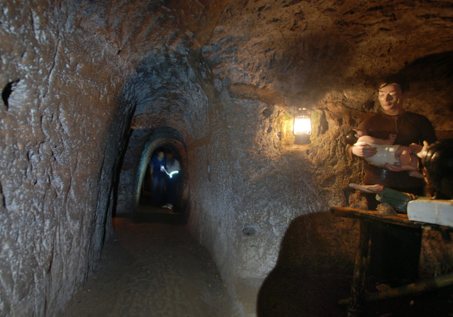 “Xuống đất gặp trời” - cuộc đối thoại giữa hiện tại và quá khứ ảnh 1