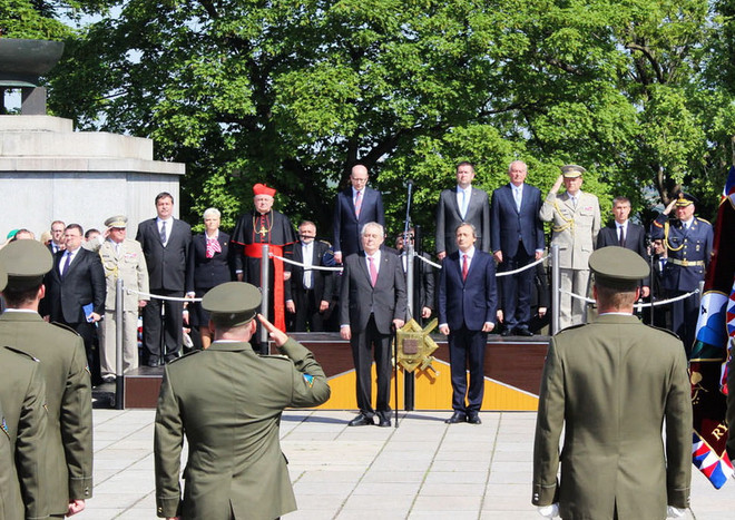 Tổng thống Séc Milos Zeman tưởng niệm nạn nhân Thế chiến 2 ảnh 1