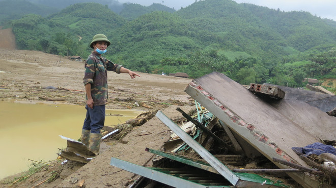 ttxvn im_kiem_nan_nhan_mat_tich_do_lu_quet_tai_thon_lang_nu__resize.jpg