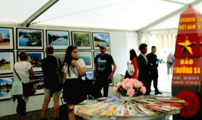 Triển lãm ảnh về chủ quyền biển đảo Việt Nam tại Cộng hòa Séc ảnh 2