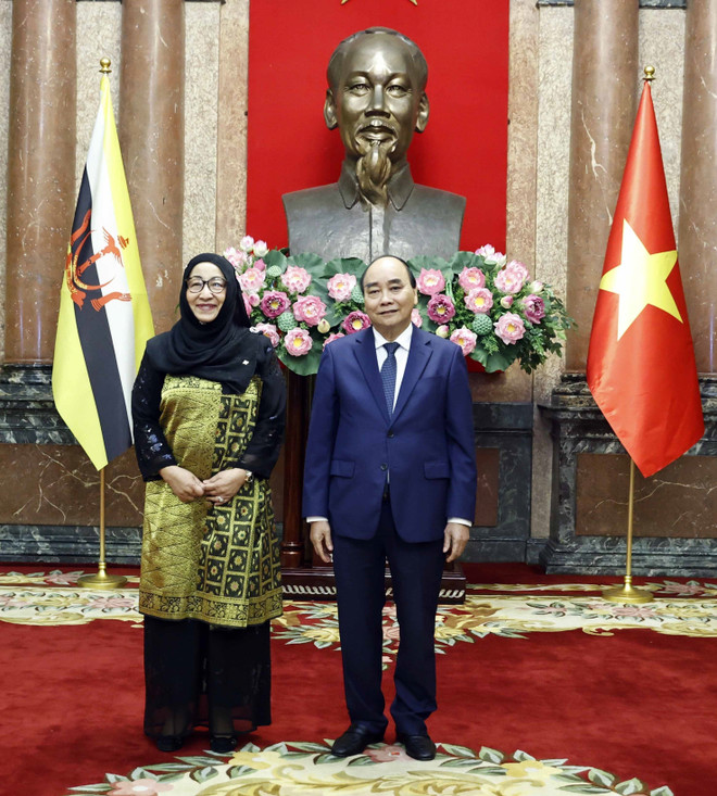 Chủ tịch nước tiếp các Đại sứ Azerbaijan, Brunei trình Quốc thư ảnh 2