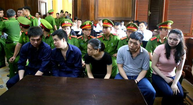 'Trùm' ma túy Văn Kính Dương và hotgirl Ngọc 'Miu' hầu tòa ảnh 1