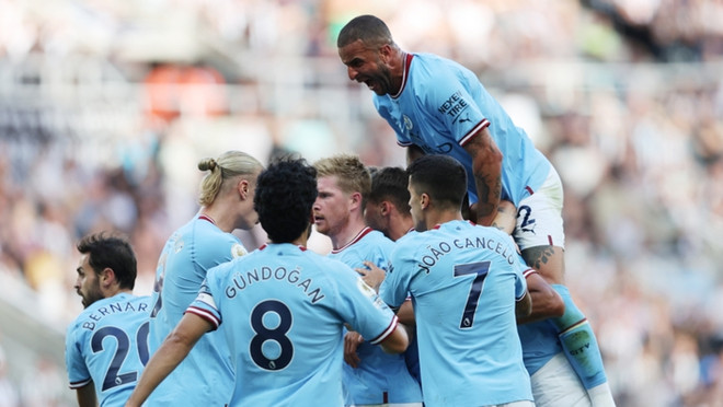 Premier League: Manchester City mất ngôi đầu, Chelsea thua đậm ảnh 1