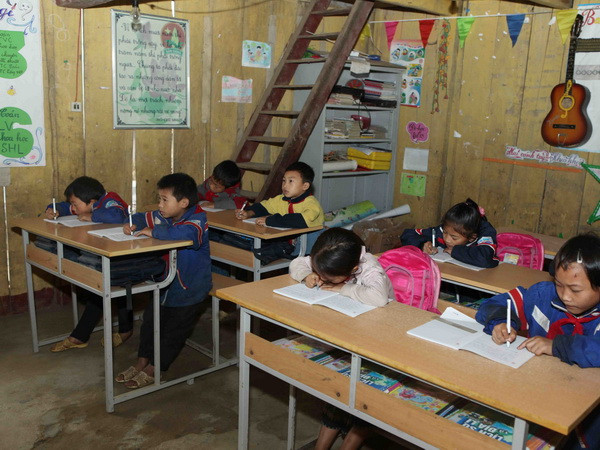 Giờ học Toán của học sinh tiểu học xã Bản Khoang. (Ảnh: Quý Trung/TTXVN) Trên 2,3 tỷ đồng xây dựng nhà công vụ giáo viên xã Bản Khoang ảnh 1