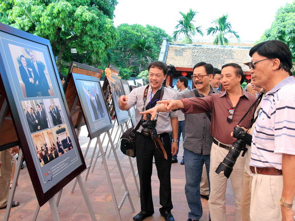 Kỷ niệm 20 năm thiết lập quan hệ ngoại giao Việt Nam-Hoa Kỳ ảnh 1