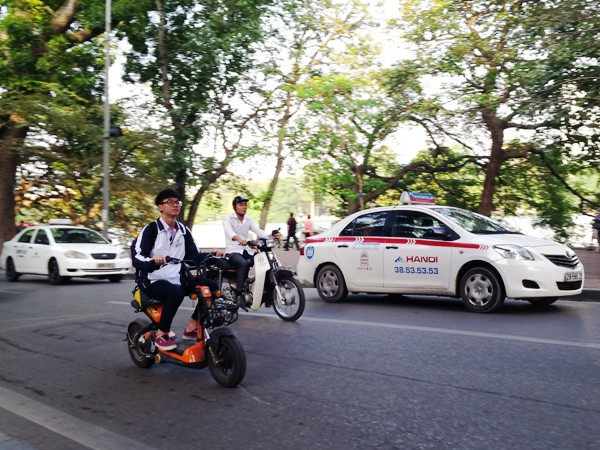 Trao giải thi an toàn xe đạp điện, xe máy điện năm 2013 ảnh 1