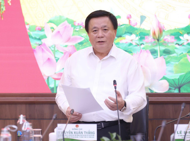 Ông Nguyễn Xuân Thắng, Ủy viên Bộ Chính trị, Giám đốc Học viện Chính trị quốc gia Hồ Chí Minh, Chủ tịch Hội đồng Lý luận Trung ương, Thường trực Tiểu ban phát biểu chỉ đạo buổi làm việc. (Ảnh: Phương Hoa/TTXVN) ttxvn_doan_cong_tac_tieu_ban_van_kien_dai_hoi_xiv_cua_dang_1406-2.jpg