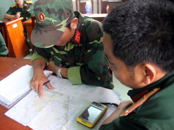 Tổ chức tìm kiếm trực thăng mất tích tại 4 khu vực trên núi Dinh ảnh 1