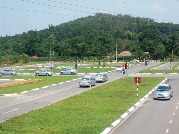 Bộ GTVT “trảm” sát hạch viên, cơ sở đào tạo lái xe sai phạm ảnh 1