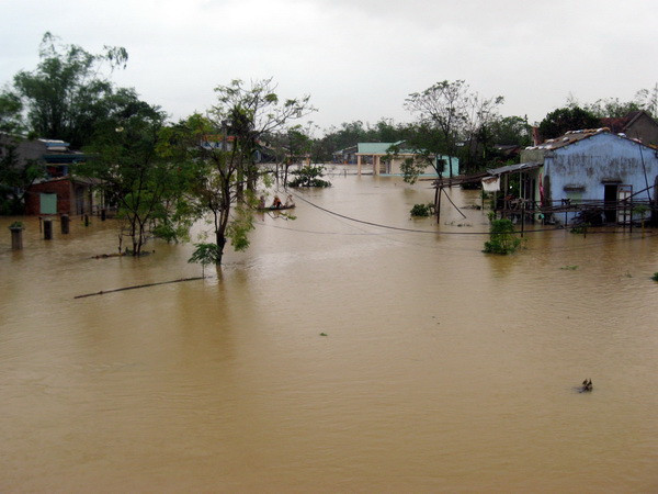 Cảnh sát giao thông trở thành cọc tiêu trên Quốc lộ 1A ảnh 1