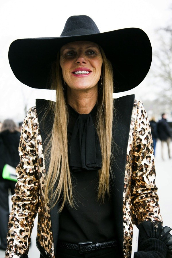 Năm “cụ bà” trong làng thời trang: Gừng càng già càng cay ảnh 1