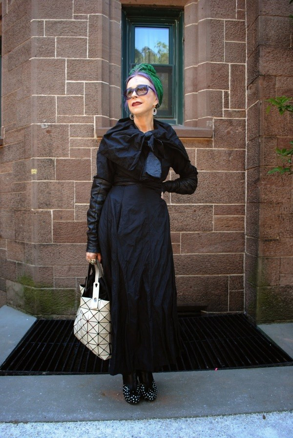 Năm “cụ bà” trong làng thời trang: Gừng càng già càng cay ảnh 10