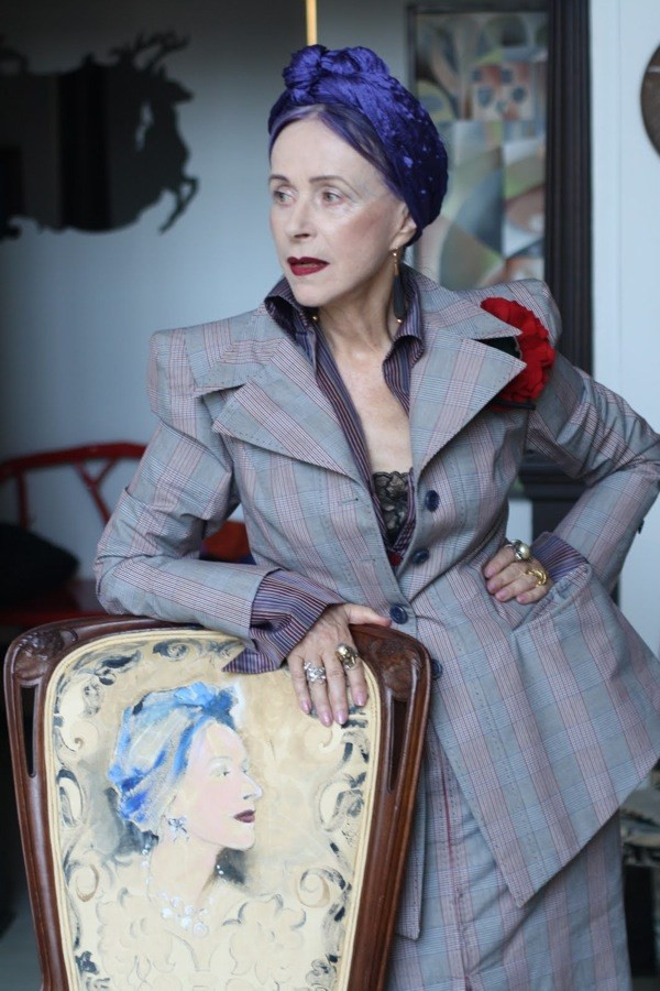 Năm “cụ bà” trong làng thời trang: Gừng càng già càng cay ảnh 8