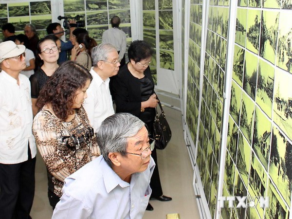 Hiến tặng trên 600 tài liệu, hiện vật cho Bảo tàng Hà Nội ảnh 1