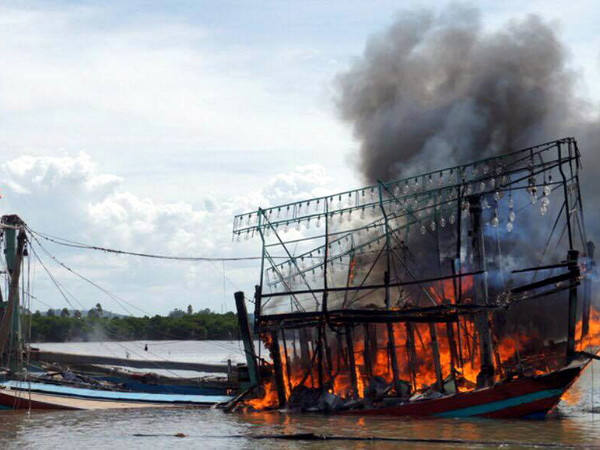 Quảng Nam: Tàu cá bất ngờ bốc cháy, thiệt hại gần 10 tỷ đồng ảnh 1