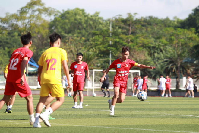 Những trận đấu đầu tiên của mùa giải bóng đá học sinh Trung học phổ thông Hà Nội-An ninh Thủ đô lần thứ XXI-2022 Cúp Number 1 Active đã chính thức bắt đầu. 82 đội tuyển dự giải bóng đá học sinh Trung học phổ thông Hà Nội ảnh 4